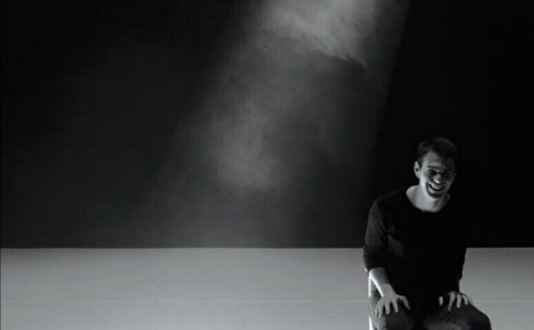 Luka Mihovilović - (Ne)prilagođen